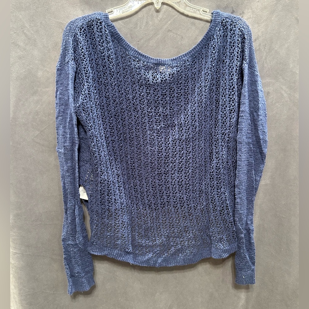 Women’s Sweater - Picture 3 of 4